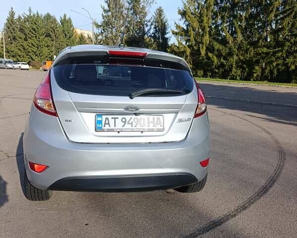 Серый Форд Фиеста, объемом двигателя 1.6 л и пробегом 141 тыс. км за 8400 $, фото 61 на Automoto.ua