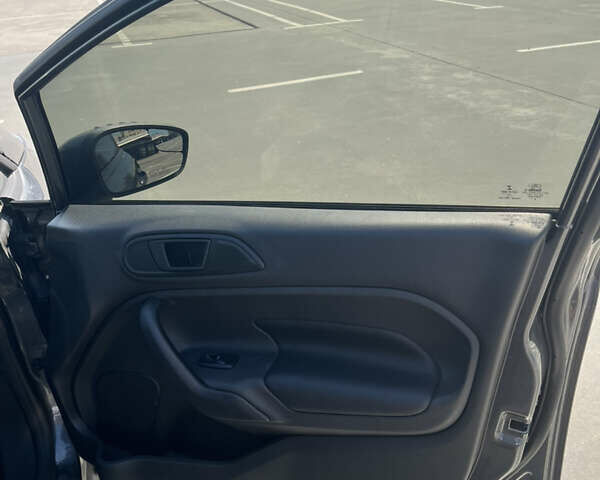 Серый Форд Фиеста, объемом двигателя 1.6 л и пробегом 82 тыс. км за 9100 $, фото 9 на Automoto.ua