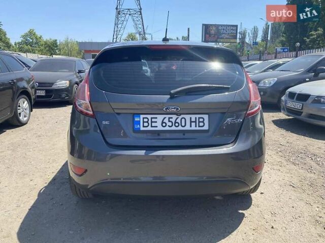 Серый Форд Фиеста, объемом двигателя 1.6 л и пробегом 206 тыс. км за 8200 $, фото 6 на Automoto.ua