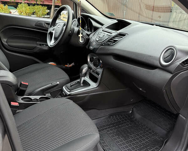 Серый Форд Фиеста, объемом двигателя 1.6 л и пробегом 57 тыс. км за 10800 $, фото 8 на Automoto.ua