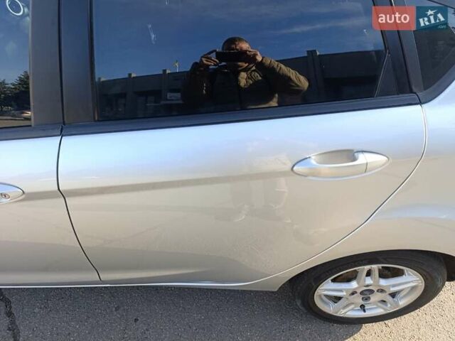 Серый Форд Фиеста, объемом двигателя 1.6 л и пробегом 141 тыс. км за 8400 $, фото 1 на Automoto.ua