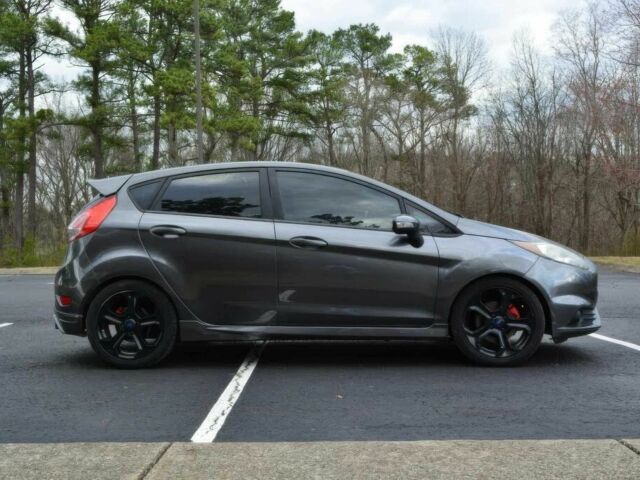 Серый Форд Фиеста, объемом двигателя 1.6 л и пробегом 50 тыс. км за 2000 $, фото 5 на Automoto.ua