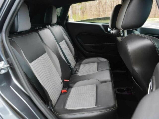 Серый Форд Фиеста, объемом двигателя 1.6 л и пробегом 50 тыс. км за 2000 $, фото 10 на Automoto.ua