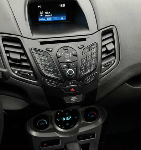 Сірий Форд Фієста, об'ємом двигуна 1.6 л та пробігом 158 тис. км за 8999 $, фото 7 на Automoto.ua