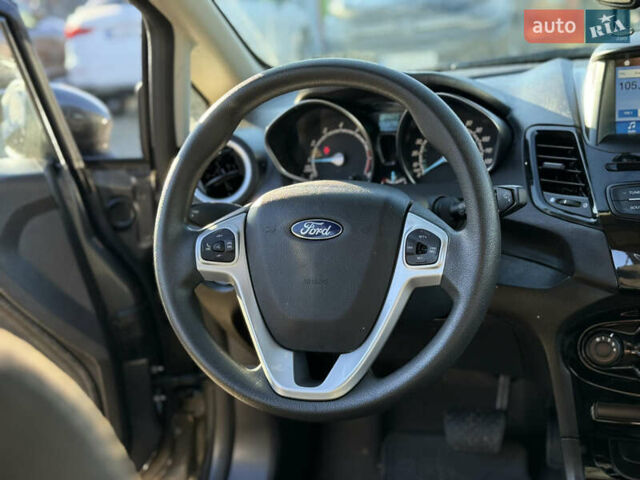 Серый Форд Фиеста, объемом двигателя 1.6 л и пробегом 149 тыс. км за 8500 $, фото 19 на Automoto.ua