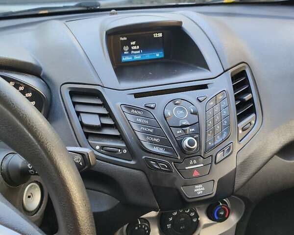 Форд Фиеста 2018 в Житомире на Automoto.ua Серый Форд Фиеста, объемом двигателя 1.6 л и пробегом 171 тыс. км за 7900 $, фото 7 на Automoto.ua