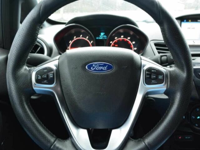 Серый Форд Фиеста, объемом двигателя 1.6 л и пробегом 50 тыс. км за 2000 $, фото 7 на Automoto.ua