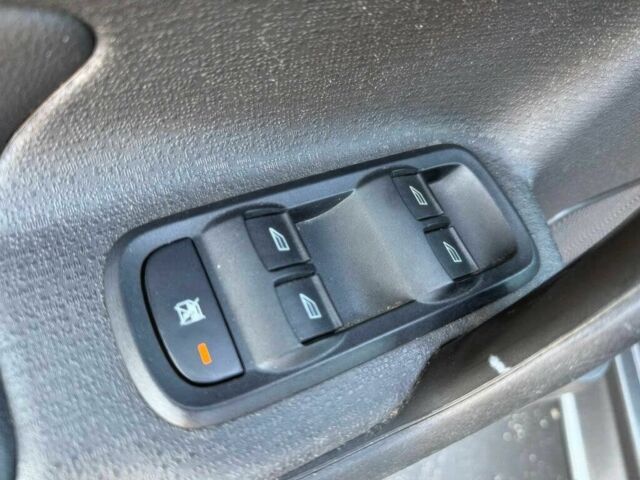 Серый Форд Фиеста, объемом двигателя 1.6 л и пробегом 31 тыс. км за 3500 $, фото 9 на Automoto.ua