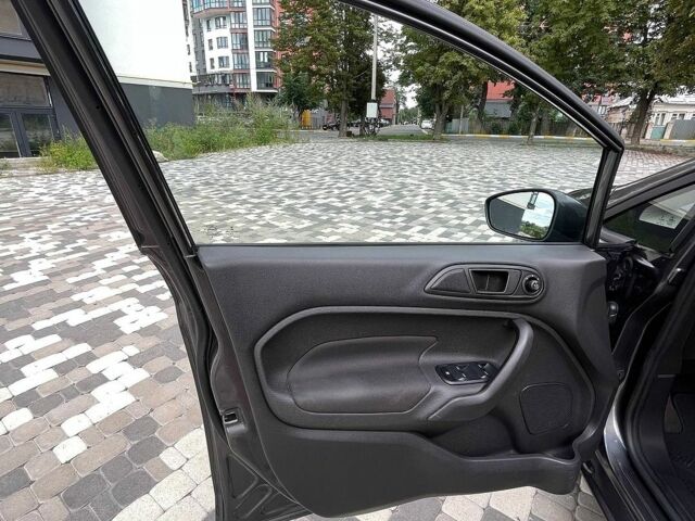 Серый Форд Фиеста, объемом двигателя 1.6 л и пробегом 115 тыс. км за 8499 $, фото 28 на Automoto.ua