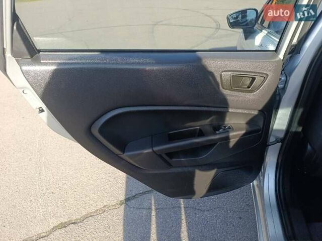 Серый Форд Фиеста, объемом двигателя 1.6 л и пробегом 141 тыс. км за 8400 $, фото 25 на Automoto.ua