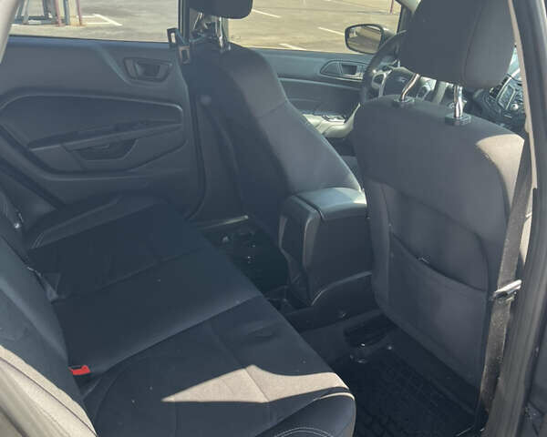 Серый Форд Фиеста, объемом двигателя 1.6 л и пробегом 82 тыс. км за 9100 $, фото 10 на Automoto.ua