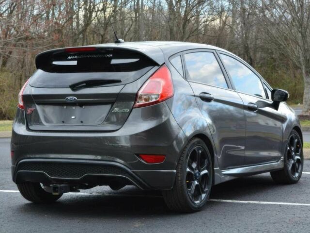 Серый Форд Фиеста, объемом двигателя 1.6 л и пробегом 50 тыс. км за 2000 $, фото 4 на Automoto.ua