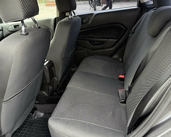 Серый Форд Фиеста, объемом двигателя 1.6 л и пробегом 57 тыс. км за 10800 $, фото 9 на Automoto.ua