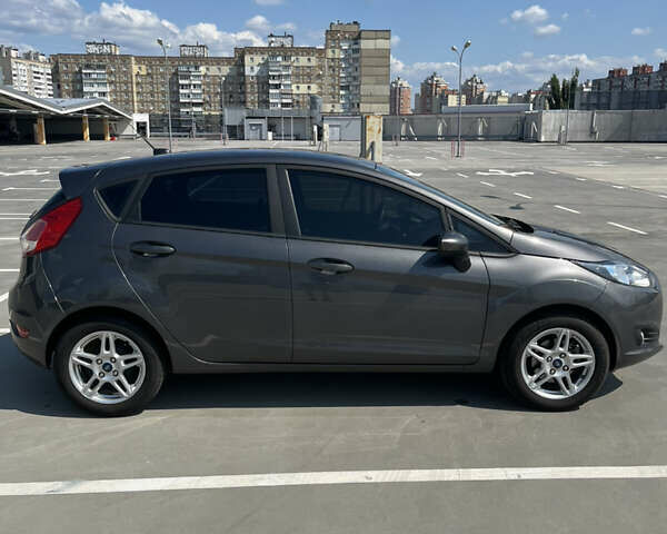 Серый Форд Фиеста, объемом двигателя 1.6 л и пробегом 82 тыс. км за 9100 $, фото 7 на Automoto.ua