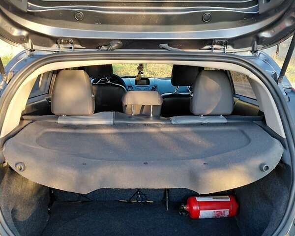 Сірий Форд Фієста, об'ємом двигуна 1.6 л та пробігом 211 тис. км за 7700 $, фото 10 на Automoto.ua