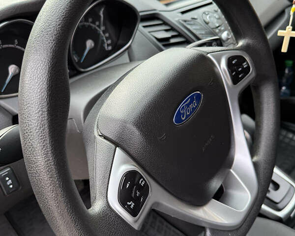 Серый Форд Фиеста, объемом двигателя 1.6 л и пробегом 57 тыс. км за 10800 $, фото 13 на Automoto.ua