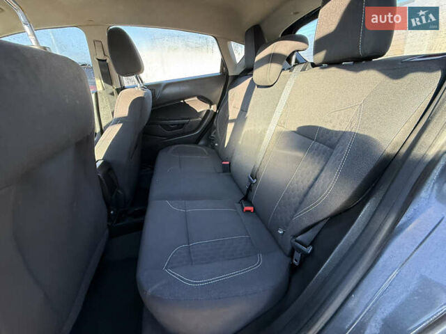 Серый Форд Фиеста, объемом двигателя 1.6 л и пробегом 149 тыс. км за 8500 $, фото 15 на Automoto.ua