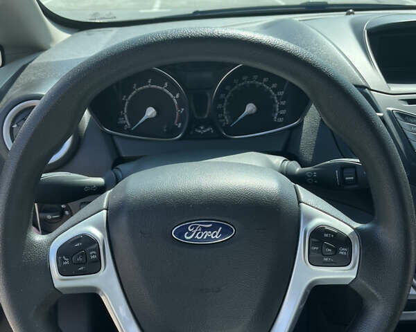 Серый Форд Фиеста, объемом двигателя 1.6 л и пробегом 82 тыс. км за 9100 $, фото 16 на Automoto.ua