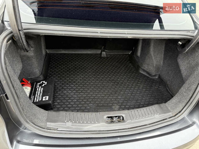 Серый Форд Фиеста, объемом двигателя 1.6 л и пробегом 57 тыс. км за 10800 $, фото 10 на Automoto.ua