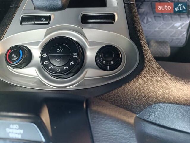 Серый Форд Фиеста, объемом двигателя 1.6 л и пробегом 141 тыс. км за 8400 $, фото 15 на Automoto.ua