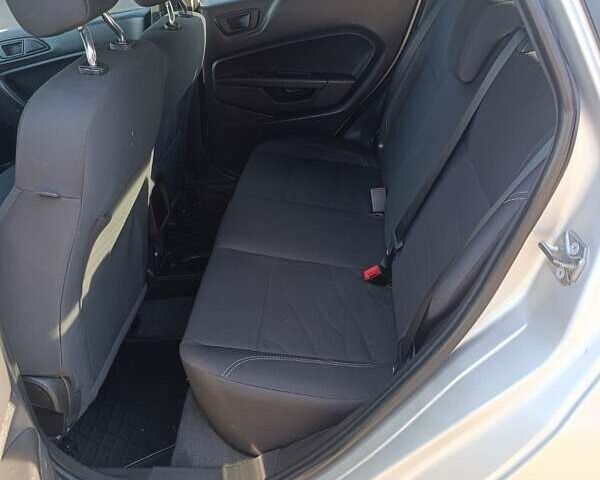 Серый Форд Фиеста, объемом двигателя 1.6 л и пробегом 141 тыс. км за 8400 $, фото 21 на Automoto.ua