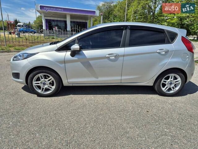 Серый Форд Фиеста, объемом двигателя 1.6 л и пробегом 122 тыс. км за 9900 $, фото 10 на Automoto.ua