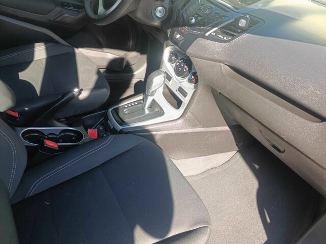 Серый Форд Фиеста, объемом двигателя 1.6 л и пробегом 77 тыс. км за 10200 $, фото 5 на Automoto.ua