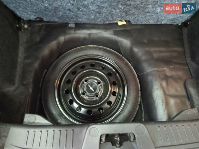 Серый Форд Фиеста, объемом двигателя 1.6 л и пробегом 41 тыс. км за 9200 $, фото 28 на Automoto.ua