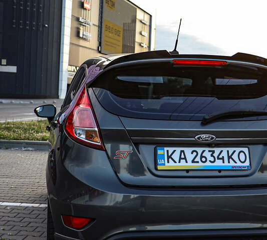 Серый Форд Фиеста, объемом двигателя 1.6 л и пробегом 85 тыс. км за 12500 $, фото 17 на Automoto.ua