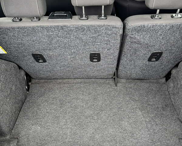 Сірий Форд Фієста, об'ємом двигуна 1.6 л та пробігом 91 тис. км за 8500 $, фото 11 на Automoto.ua