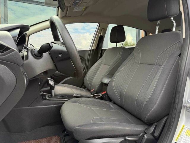 Серый Форд Фиеста, объемом двигателя 1.6 л и пробегом 160 тыс. км за 9300 $, фото 10 на Automoto.ua