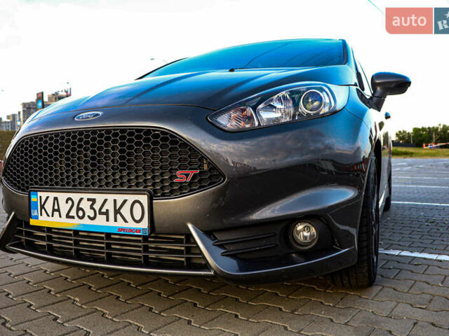 Серый Форд Фиеста, объемом двигателя 1.6 л и пробегом 85 тыс. км за 12500 $, фото 10 на Automoto.ua