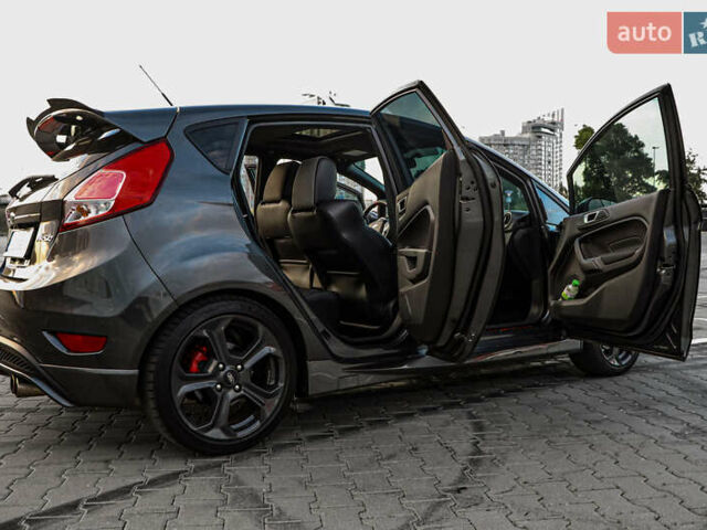 Серый Форд Фиеста, объемом двигателя 1.6 л и пробегом 85 тыс. км за 12500 $, фото 49 на Automoto.ua