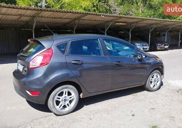 Серый Форд Фиеста, объемом двигателя 1.6 л и пробегом 85 тыс. км за 8500 $, фото 5 на Automoto.ua