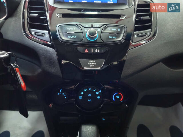 Серый Форд Фиеста, объемом двигателя 1.6 л и пробегом 41 тыс. км за 9200 $, фото 33 на Automoto.ua