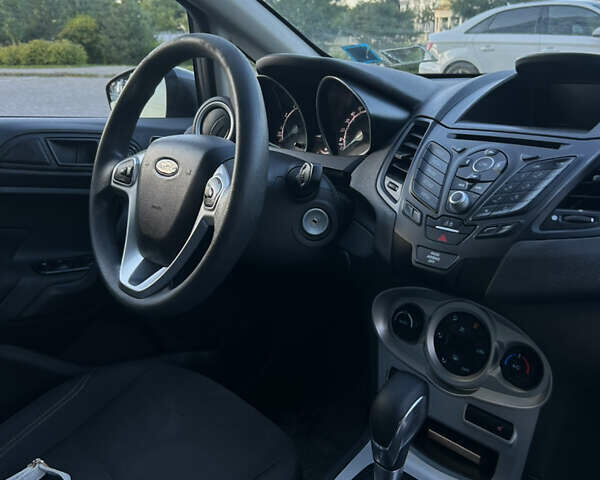 Серый Форд Фиеста, объемом двигателя 1.6 л и пробегом 157 тыс. км за 8900 $, фото 10 на Automoto.ua