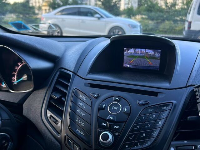 Серый Форд Фиеста, объемом двигателя 1.6 л и пробегом 157 тыс. км за 8900 $, фото 5 на Automoto.ua