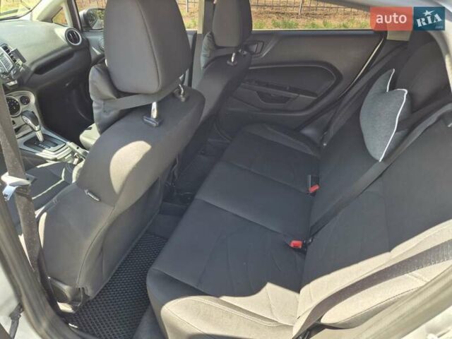 Серый Форд Фиеста, объемом двигателя 1.6 л и пробегом 122 тыс. км за 9900 $, фото 4 на Automoto.ua
