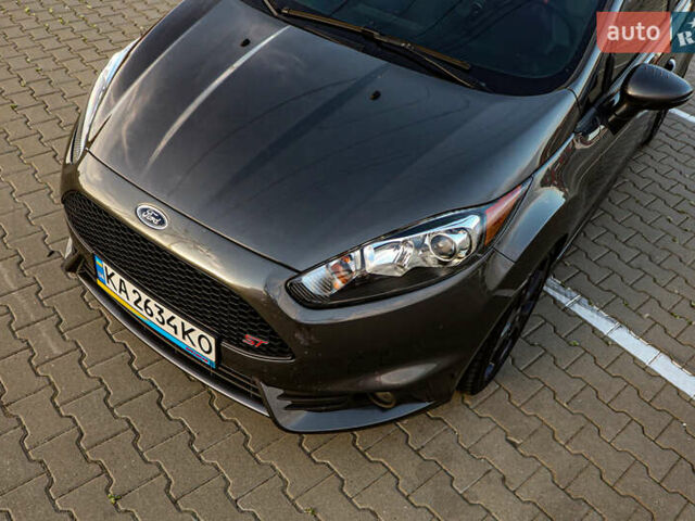 Серый Форд Фиеста, объемом двигателя 1.6 л и пробегом 85 тыс. км за 12500 $, фото 8 на Automoto.ua