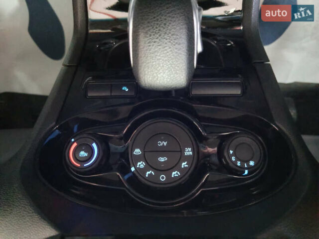 Серый Форд Фиеста, объемом двигателя 1.6 л и пробегом 41 тыс. км за 9200 $, фото 34 на Automoto.ua