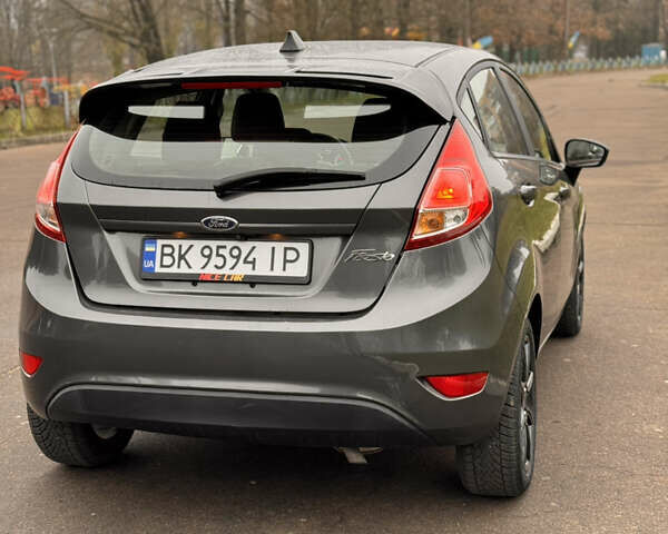 Сірий Форд Фієста, об'ємом двигуна 1.6 л та пробігом 124 тис. км за 9200 $, фото 2 на Automoto.ua