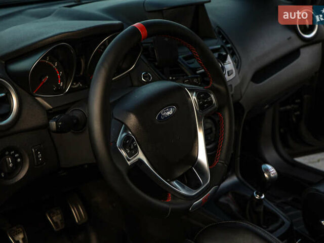 Серый Форд Фиеста, объемом двигателя 1.6 л и пробегом 85 тыс. км за 12500 $, фото 27 на Automoto.ua