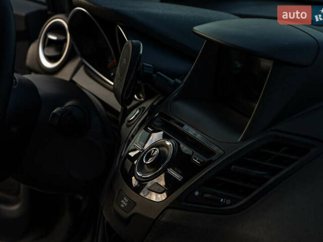 Серый Форд Фиеста, объемом двигателя 1.6 л и пробегом 85 тыс. км за 12500 $, фото 40 на Automoto.ua