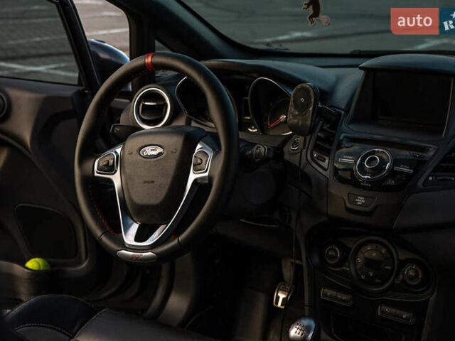 Серый Форд Фиеста, объемом двигателя 1.6 л и пробегом 85 тыс. км за 12500 $, фото 36 на Automoto.ua