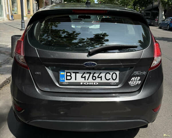 Серый Форд Фиеста, объемом двигателя 1.6 л и пробегом 39 тыс. км за 10000 $, фото 2 на Automoto.ua