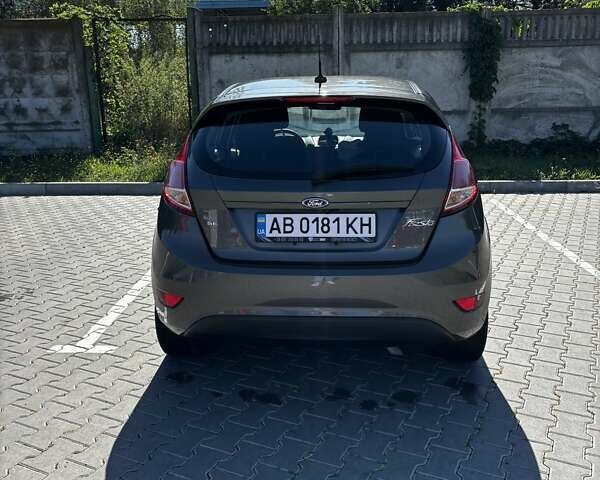 Серый Форд Фиеста, объемом двигателя 1.6 л и пробегом 86 тыс. км за 8800 $, фото 4 на Automoto.ua