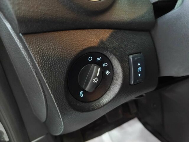 Серый Форд Фиеста, объемом двигателя 1.6 л и пробегом 41 тыс. км за 9200 $, фото 8 на Automoto.ua