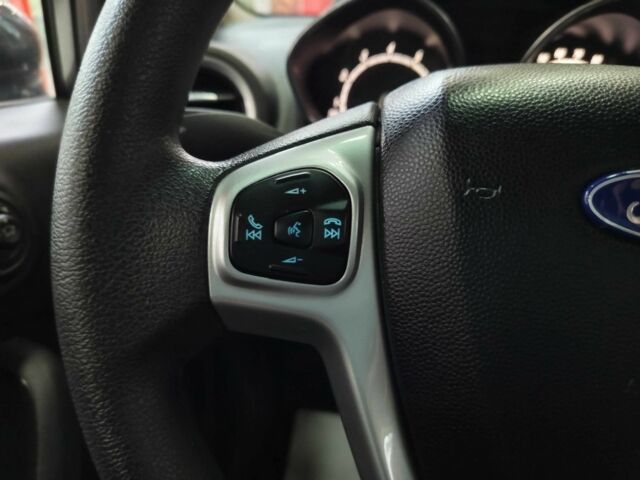 Серый Форд Фиеста, объемом двигателя 1.6 л и пробегом 41 тыс. км за 9200 $, фото 21 на Automoto.ua