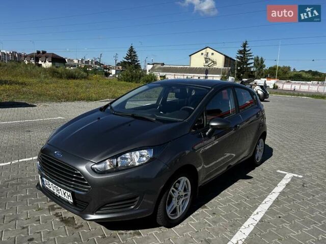 Серый Форд Фиеста, объемом двигателя 1.6 л и пробегом 86 тыс. км за 8800 $, фото 5 на Automoto.ua
