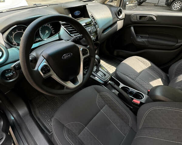 Серый Форд Фиеста, объемом двигателя 1.6 л и пробегом 39 тыс. км за 10000 $, фото 7 на Automoto.ua